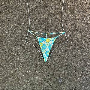 Flower thong